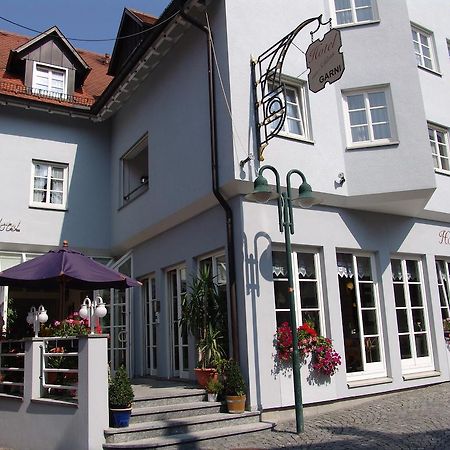 Hotel Am Schloss Neuenstein Exteriör bild